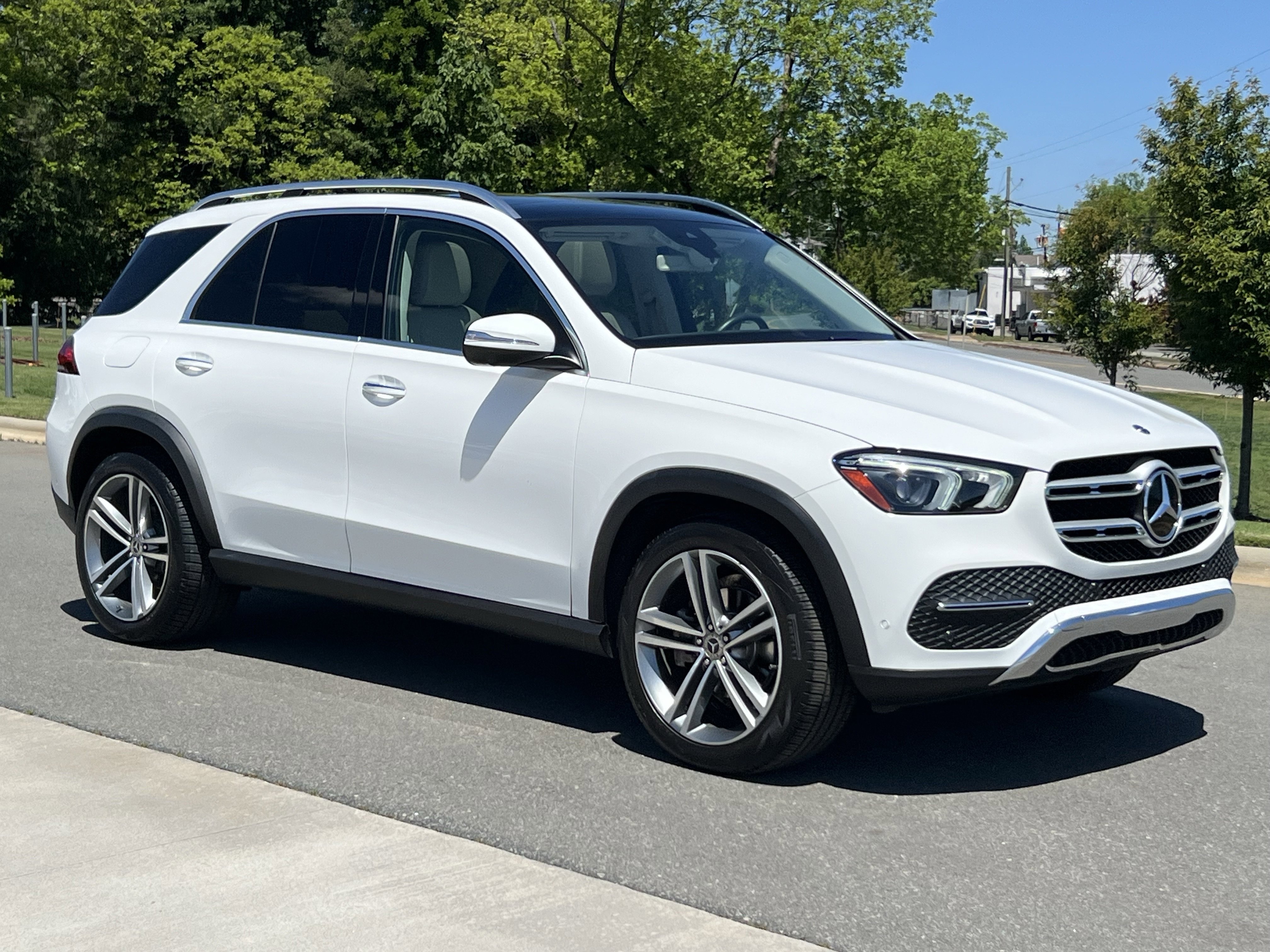 Used 2020 Mercedes-Benz GLE 350 4MATIC image 2