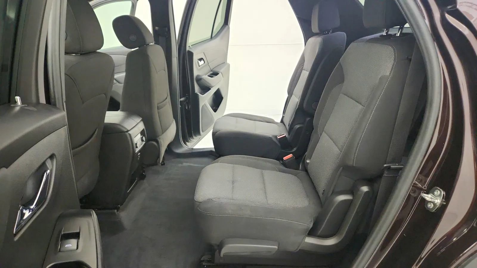 Used 2023 Chevrolet Traverse LT image 34