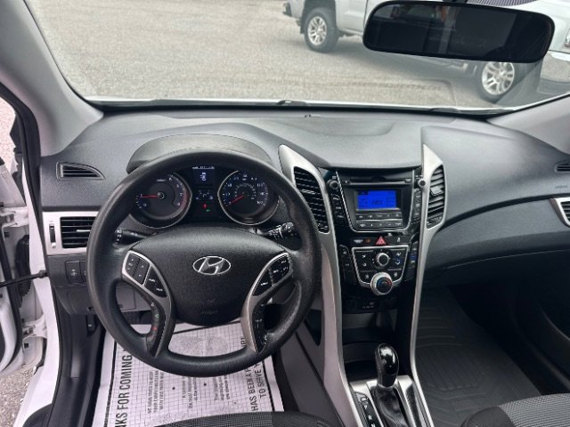 Used 2017 Hyundai Elantra GT image 18