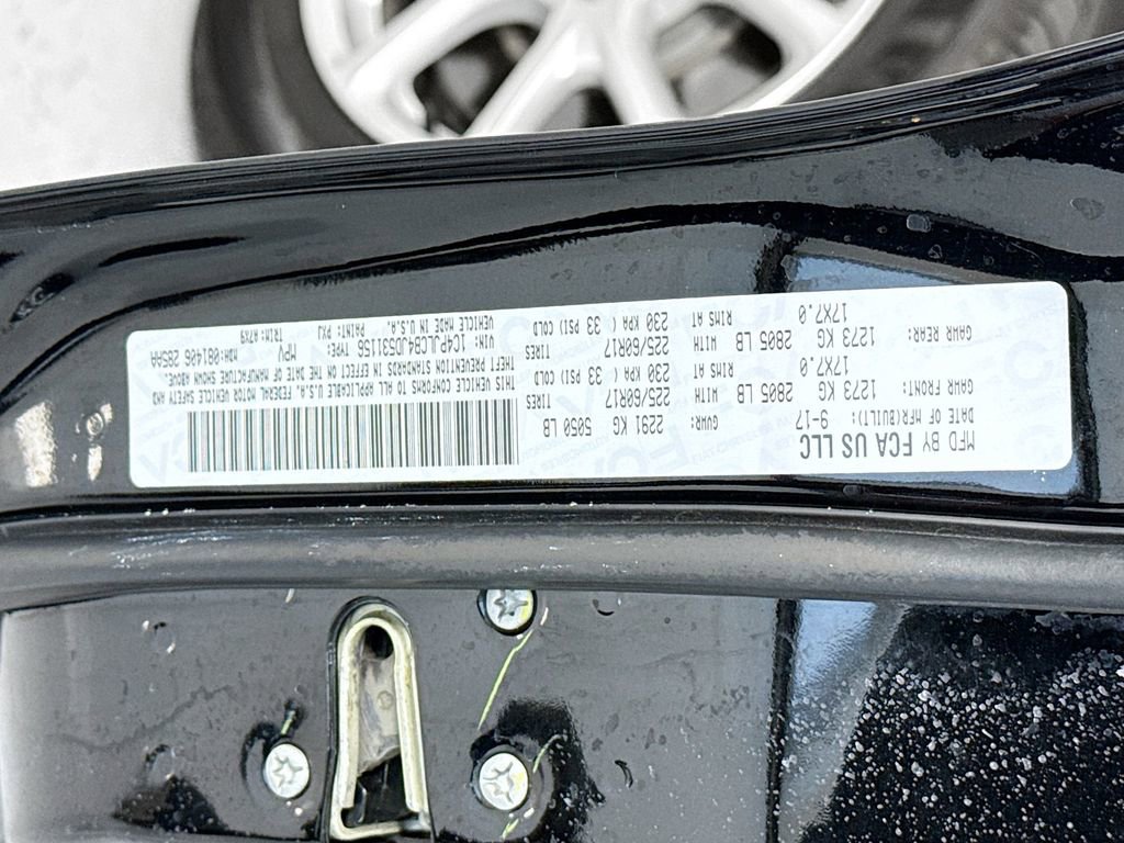 Used 2018 Jeep Cherokee Latitude w/ Safety Group image 35