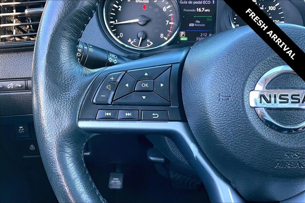 Used 2018 Nissan Rogue SL image 11