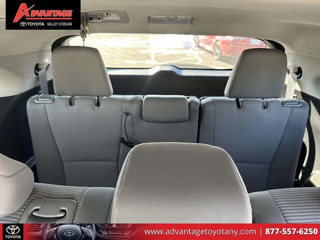 Used 2023 Toyota Highlander LE image 14