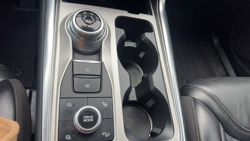 Used 2020 Ford Explorer Platinum w/ Premium Technology Package AWD/4WD image 26