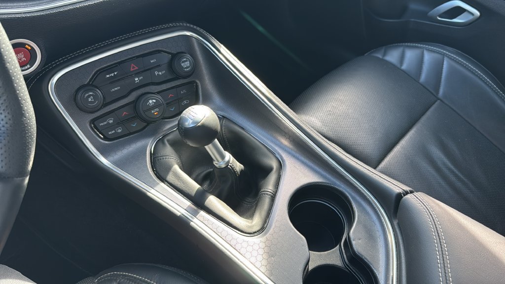 Used 2015 Dodge Challenger SRT RWD image 34