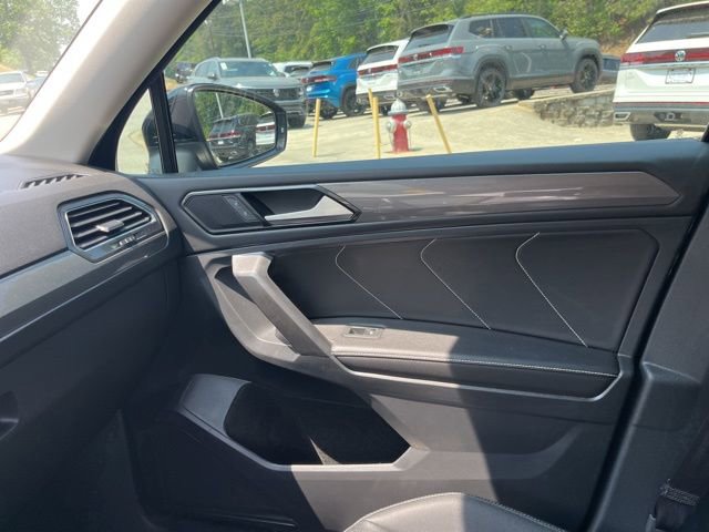 Used 2023 Volkswagen Tiguan SE image 27