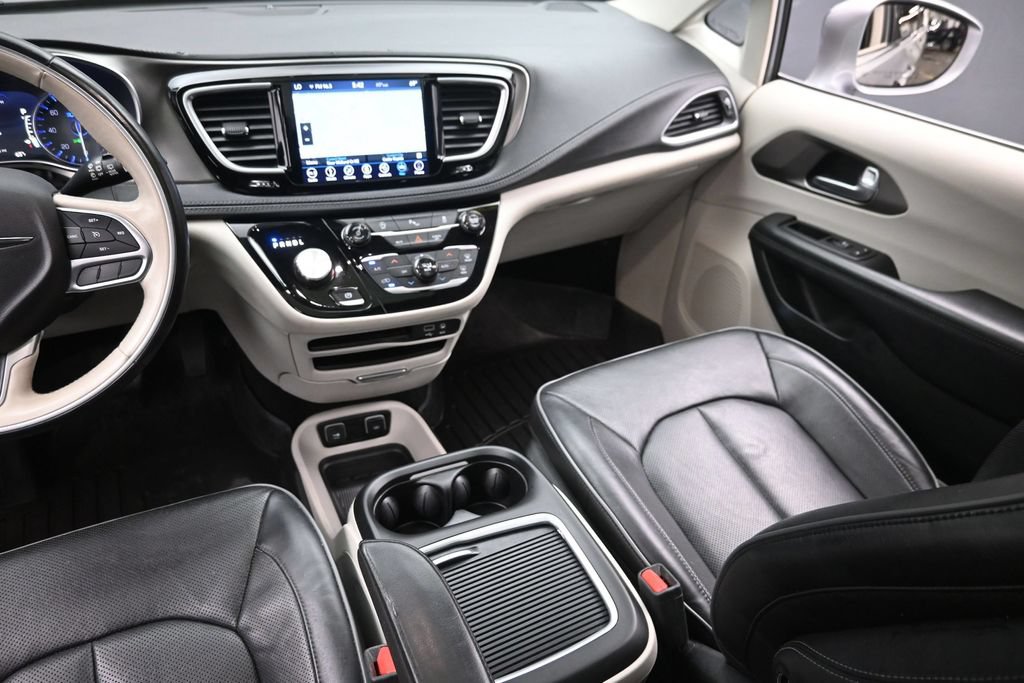 Used 2018 Chrysler Pacifica Limited FWD image 19