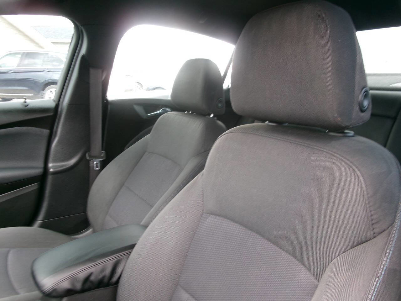 Used 2017 Chevrolet Cruze LT w/ Convenience Package FWD image 10