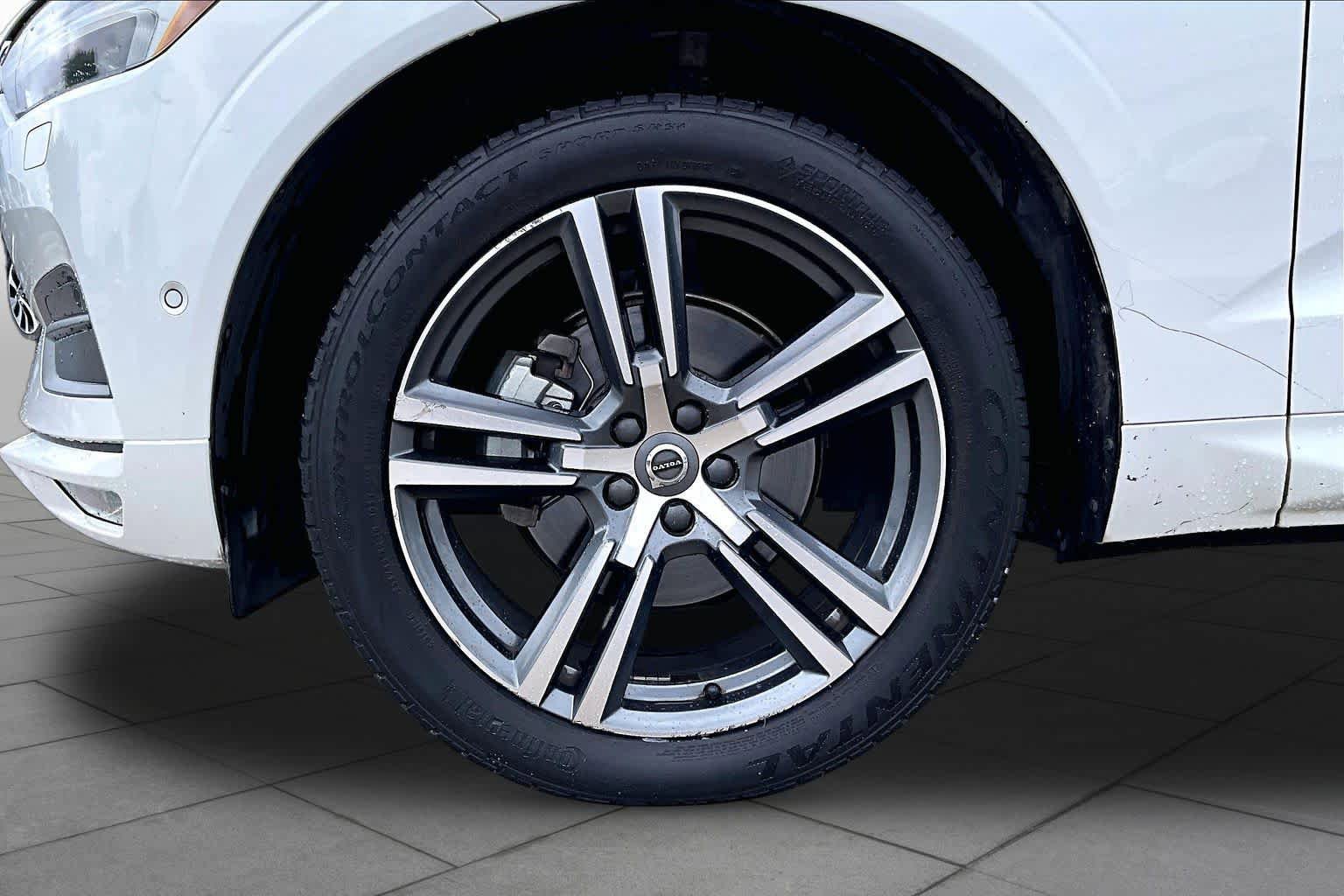 Used 2018 Volvo XC60 T5 Momentum w/ Convenience Package AWD/4WD image 10
