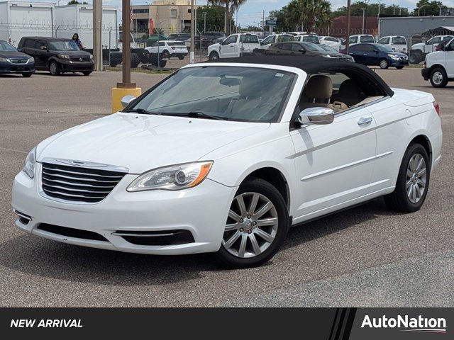 Used 2014 Chrysler 200 Touring FWD image 1