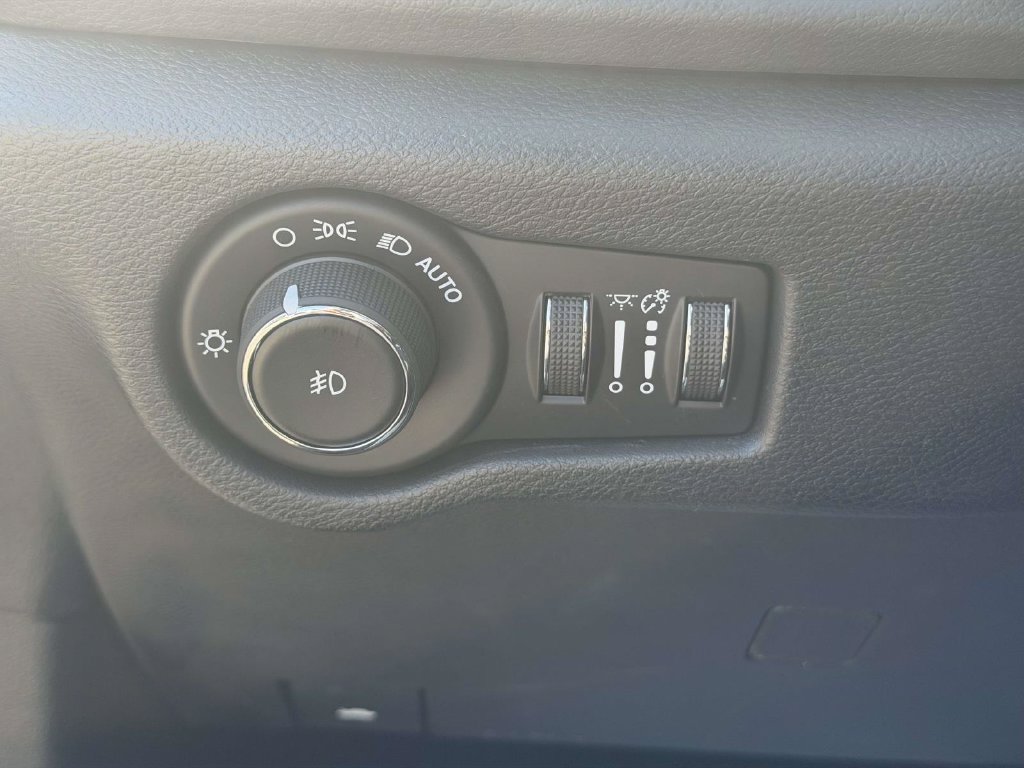 Used 2018 Chrysler Pacifica Touring-L Plus w/ Advanced Safetytec Group FWD image 35