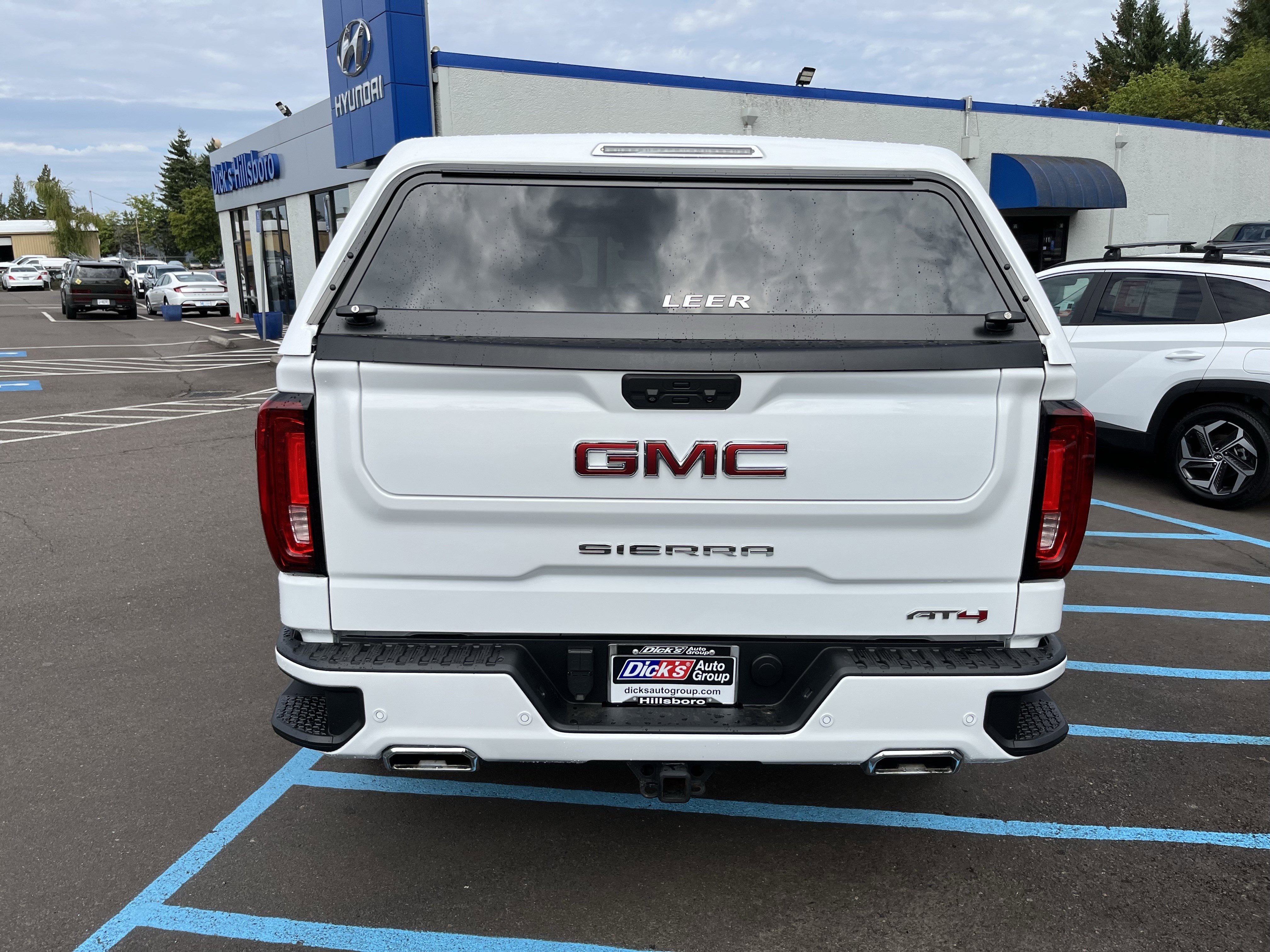 Used 2023 GMC Sierra 1500 AT4 w/ Technology Package image 4