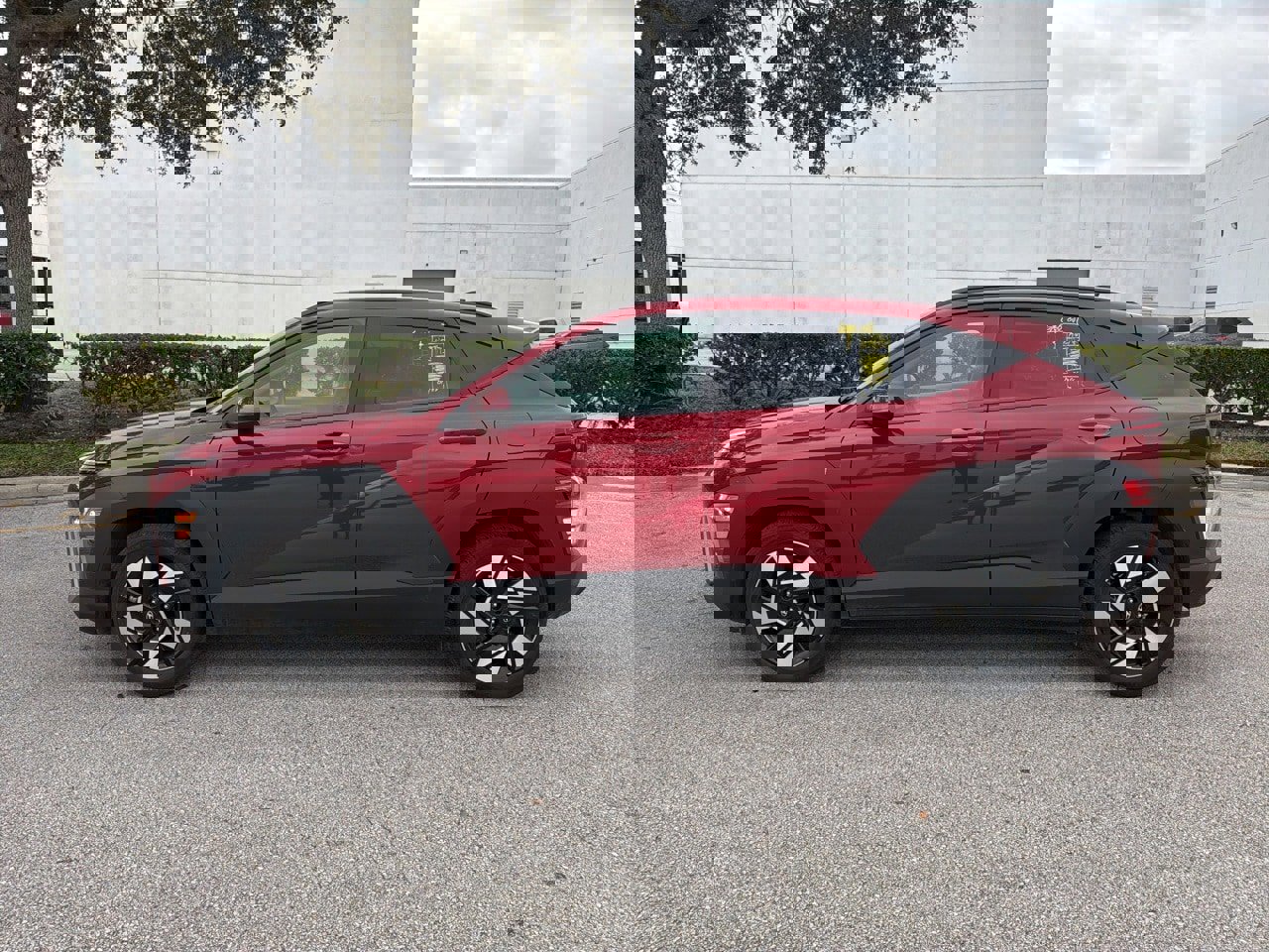 Used 2025 Hyundai Kona SEL image 2