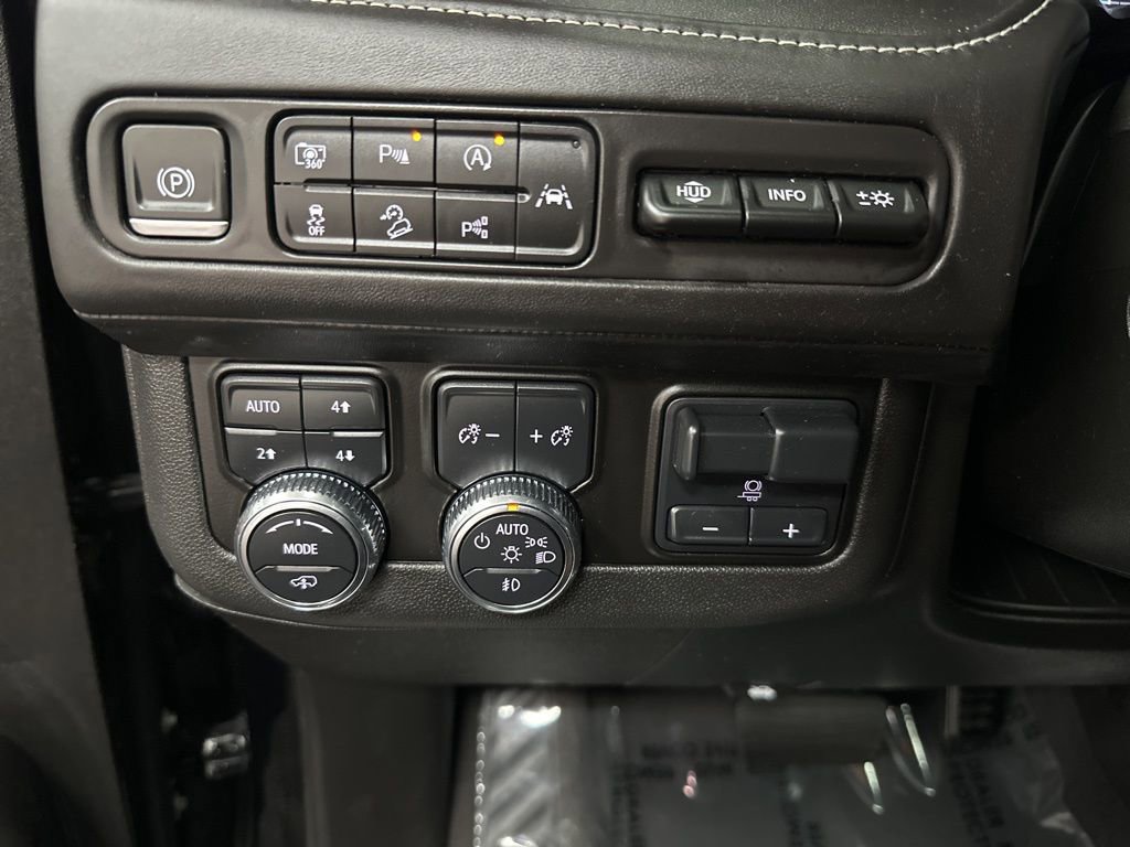 Used 2024 GMC Yukon Denali Ultimate AWD/4WD image 36