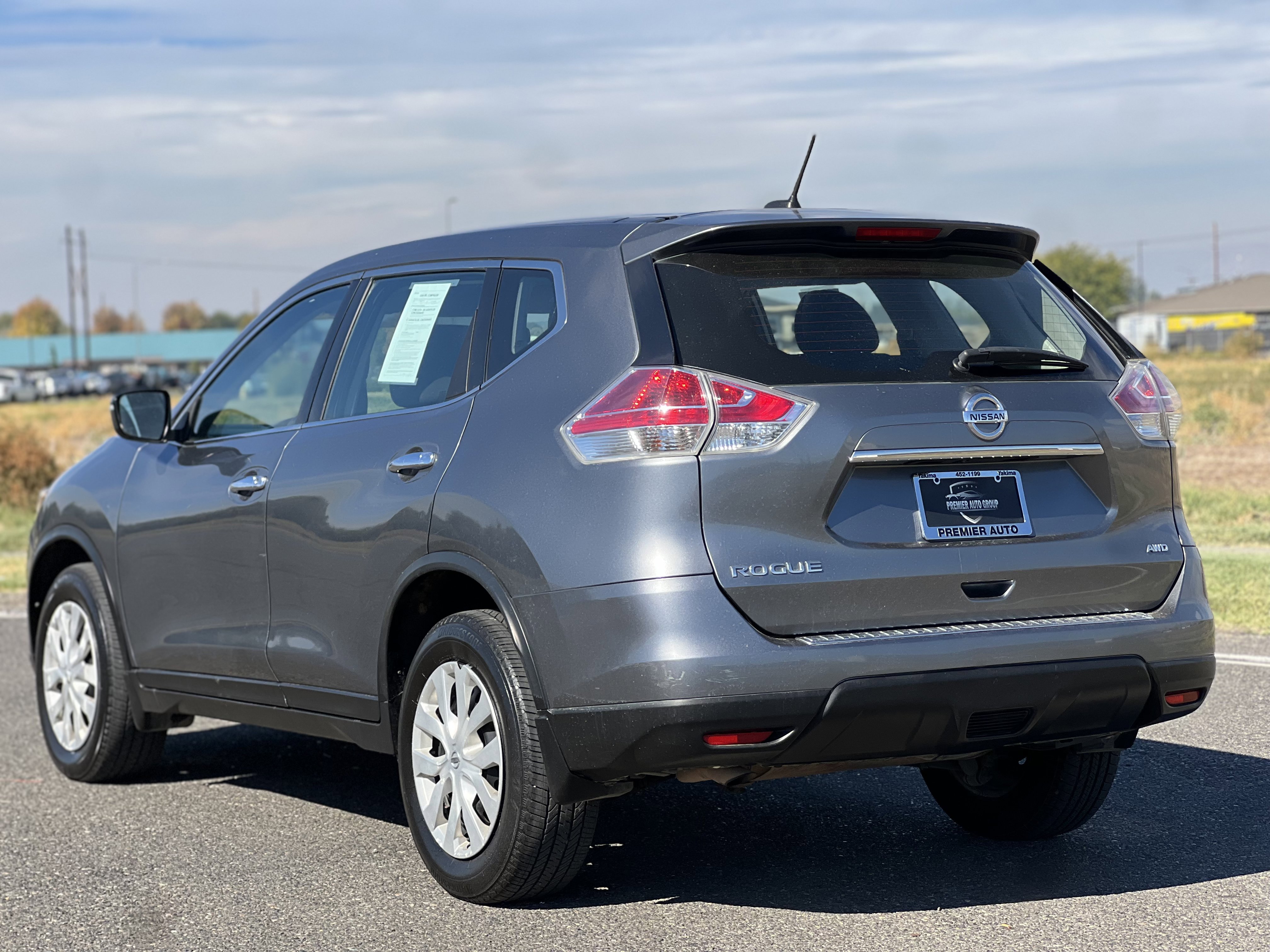 Used 2015 Nissan Rogue S AWD/4WD image 6