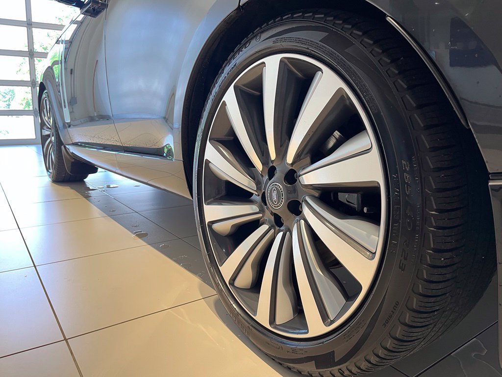 Used 2024 Land Rover Range Rover SV AWD/4WD image 18