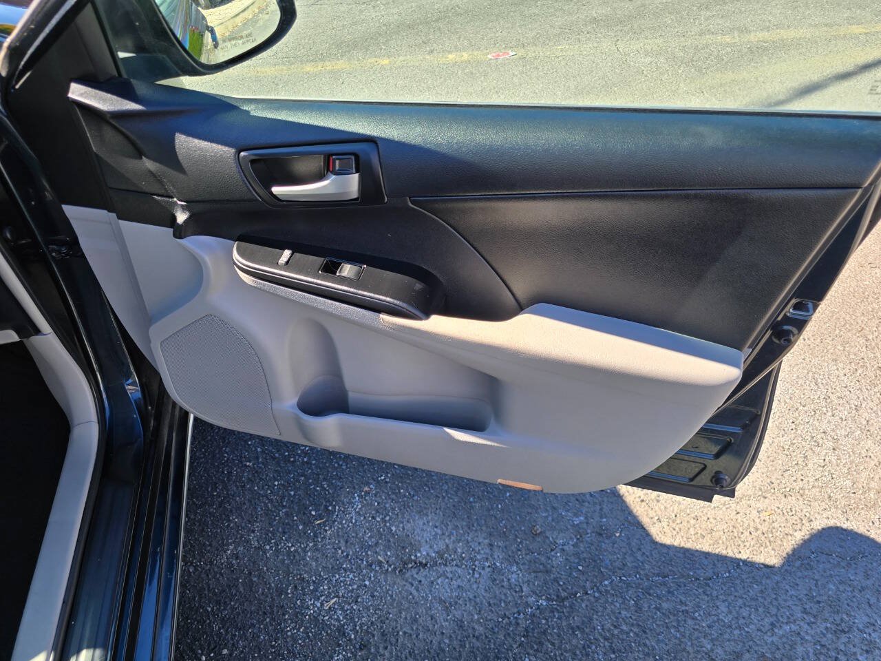Used 2013 Toyota Camry LE FWD image 27