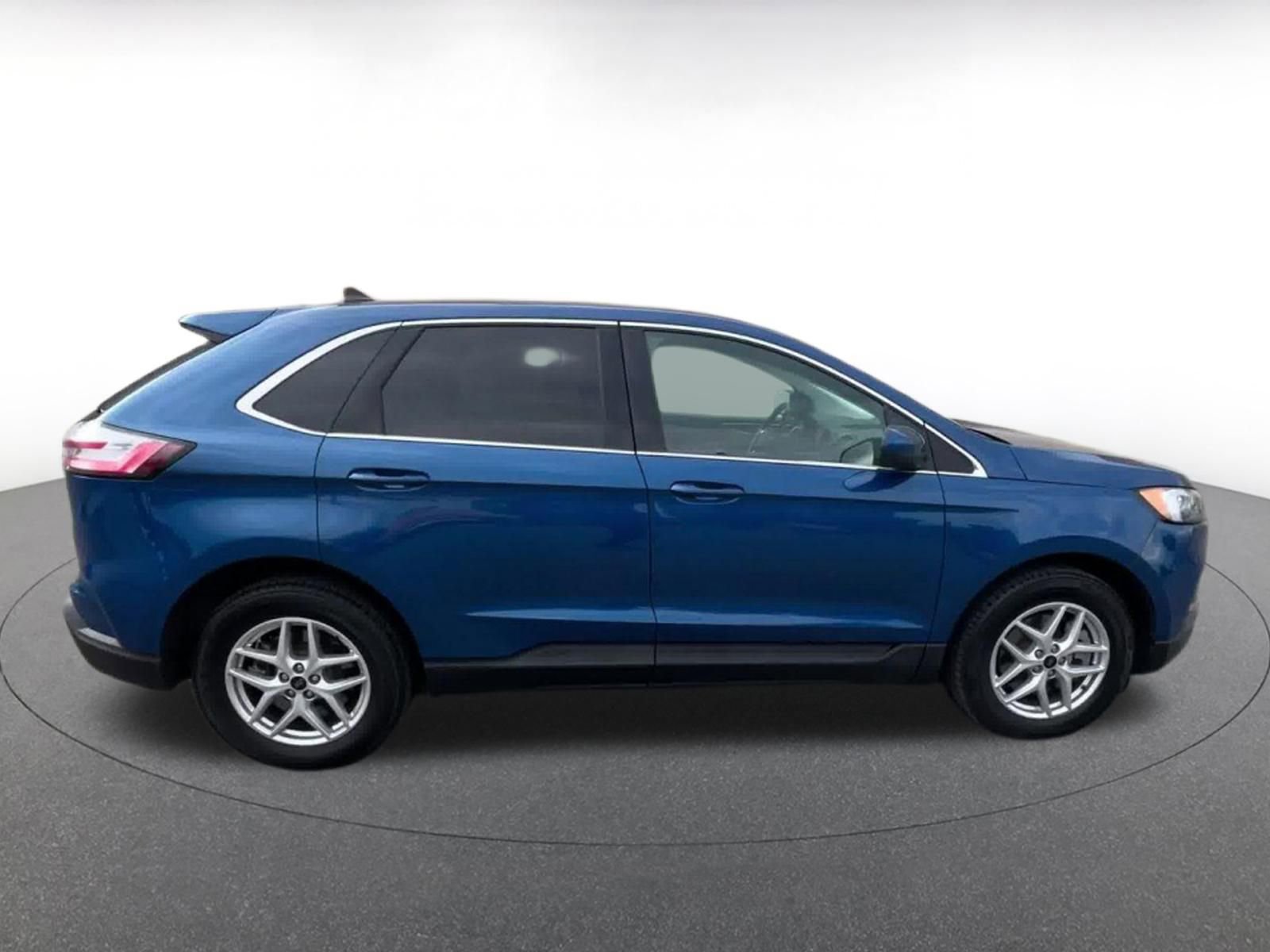 Used 2024 Ford Edge SEL AWD/4WD image 16
