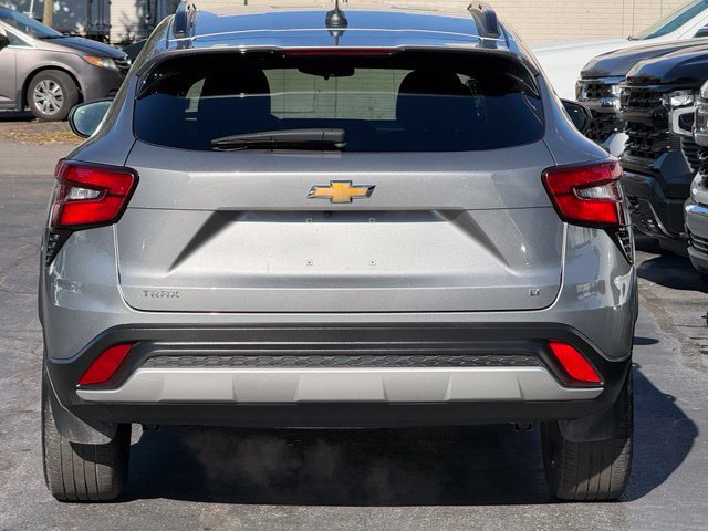 Used 2024 Chevrolet Trax LT w/ Driver Confidence Package FWD image 6