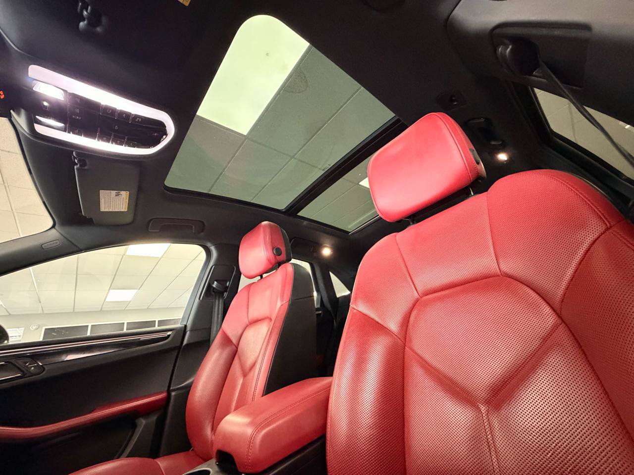 Used 2018 Porsche Macan AWD/4WD image 16