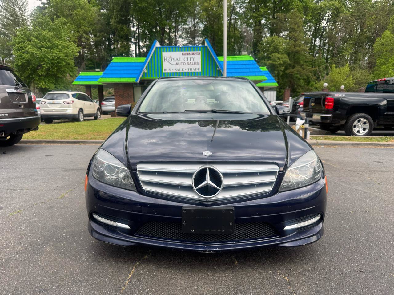 Used 2011 Mercedes-Benz C 300 4MATIC Sedan image 2