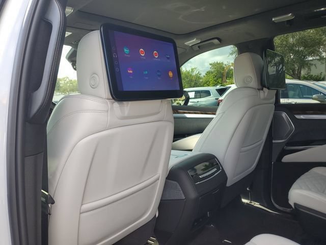 Certified 2026 Cadillac Escalade Platinum Sport w/ LPO, ONYX Package AWD/4WD image 15