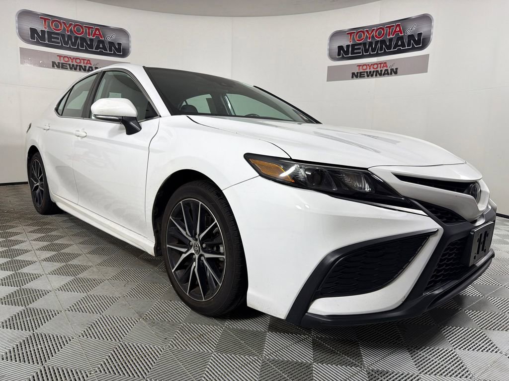 Used 2023 Toyota Camry SE image 1