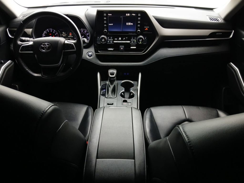 Used 2022 Toyota Highlander XLE FWD image 20