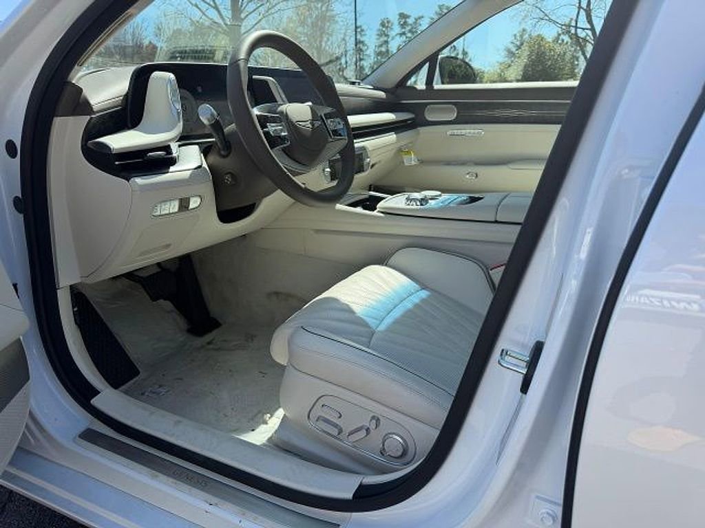 Used 2025 Genesis G90 3.5T image 4