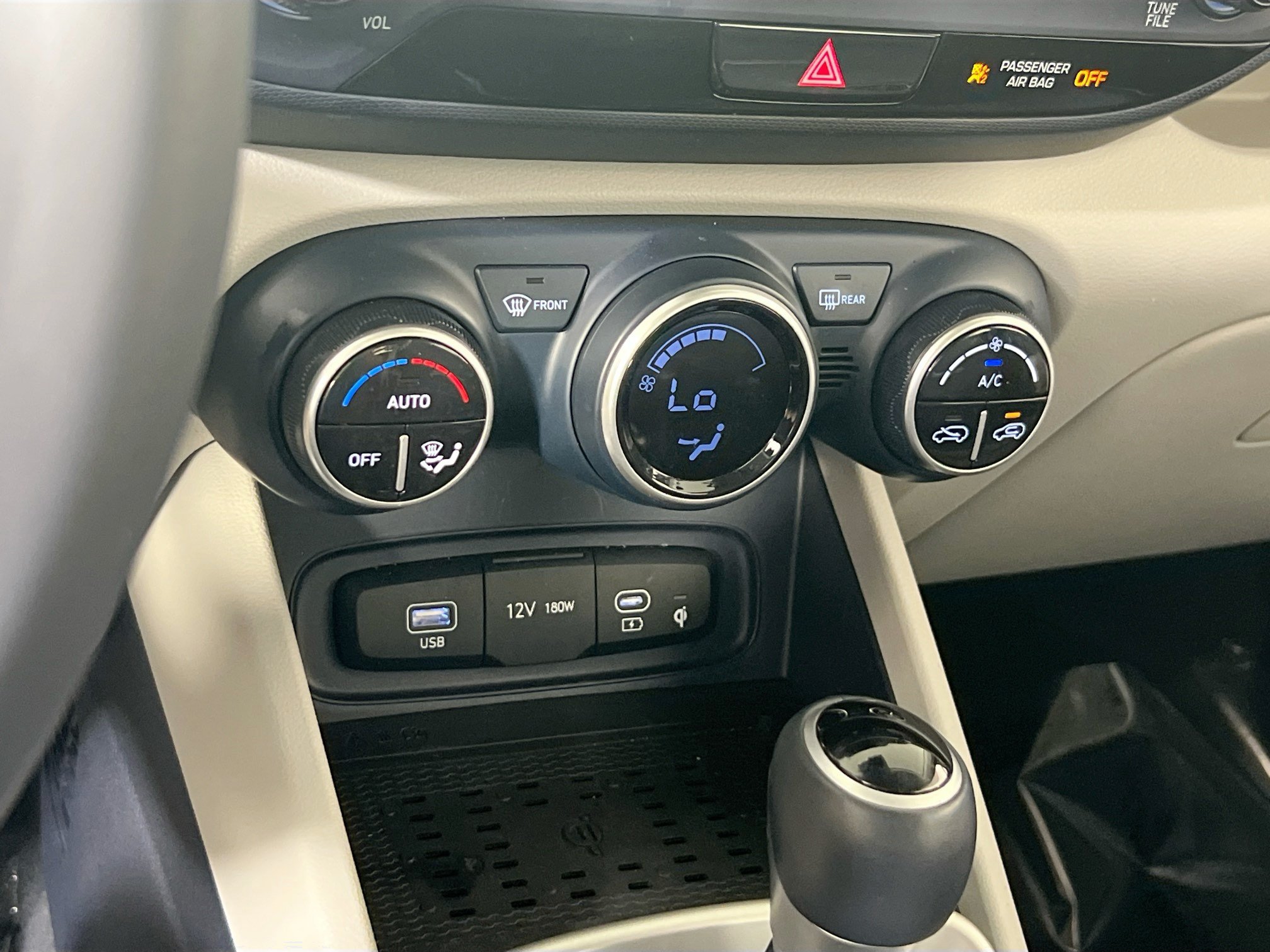 Used 2023 Hyundai Venue Limited FWD image 16