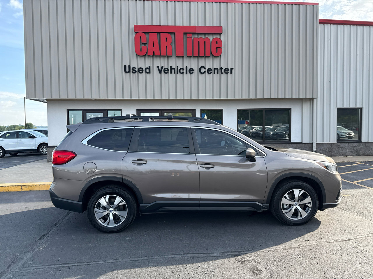 Used 2022 Subaru Ascent Premium w/ Convenience Package image 1