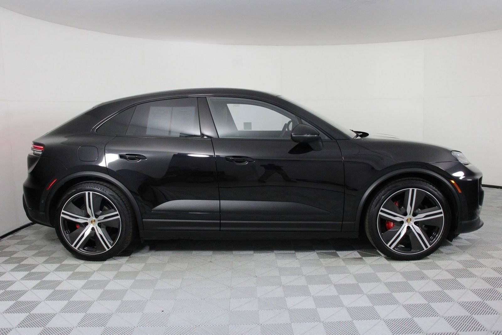 Certified 2025 Porsche Macan 4S Electric image 8