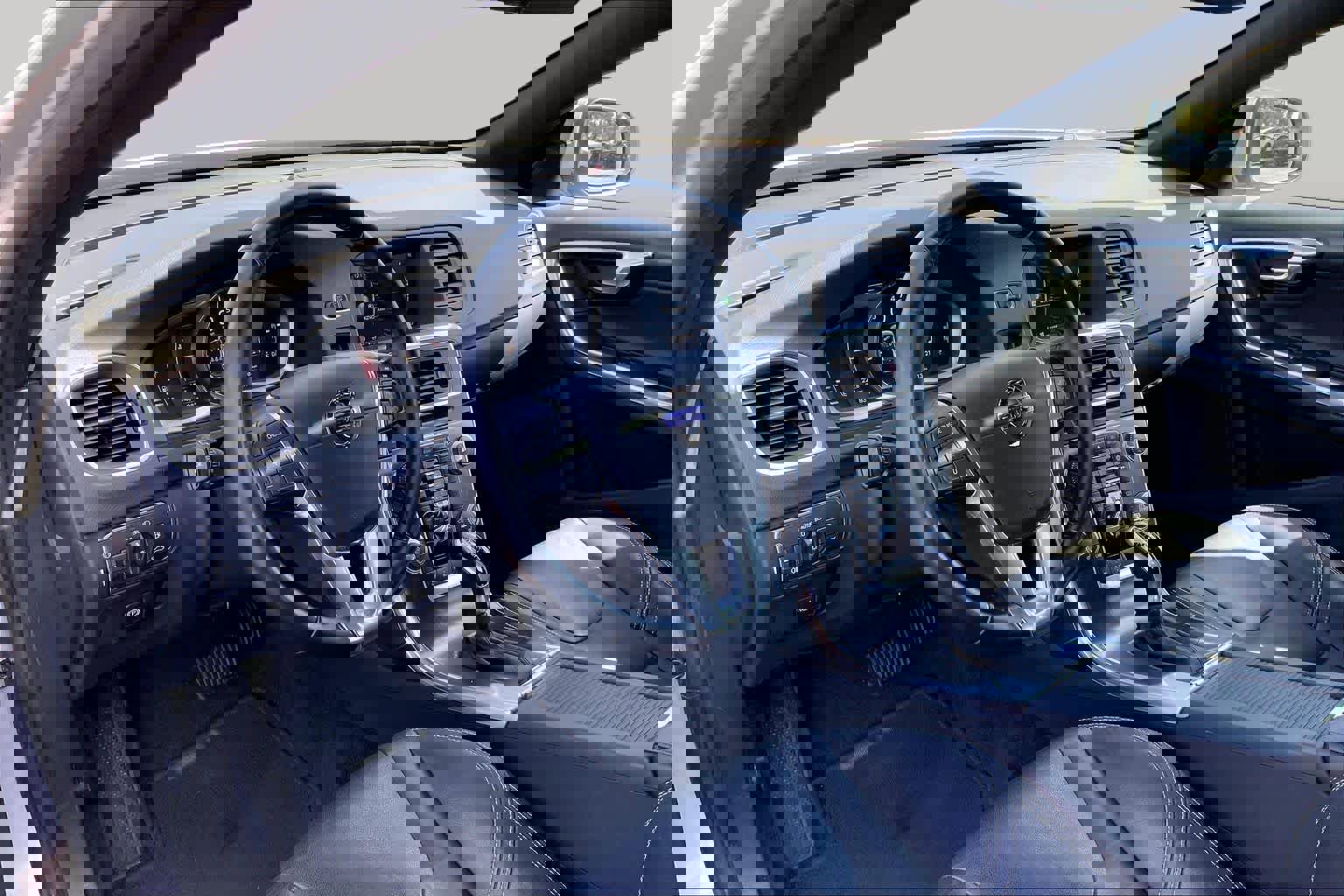 Used 2016 Volvo V60 T5 Premier w/ Convenience Package image 16