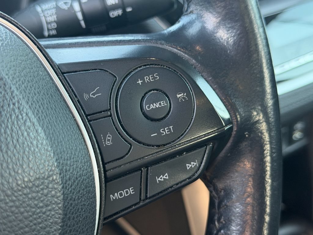 Used 2022 Toyota Corolla Cross XLE w/ Convenience Package AWD/4WD image 10
