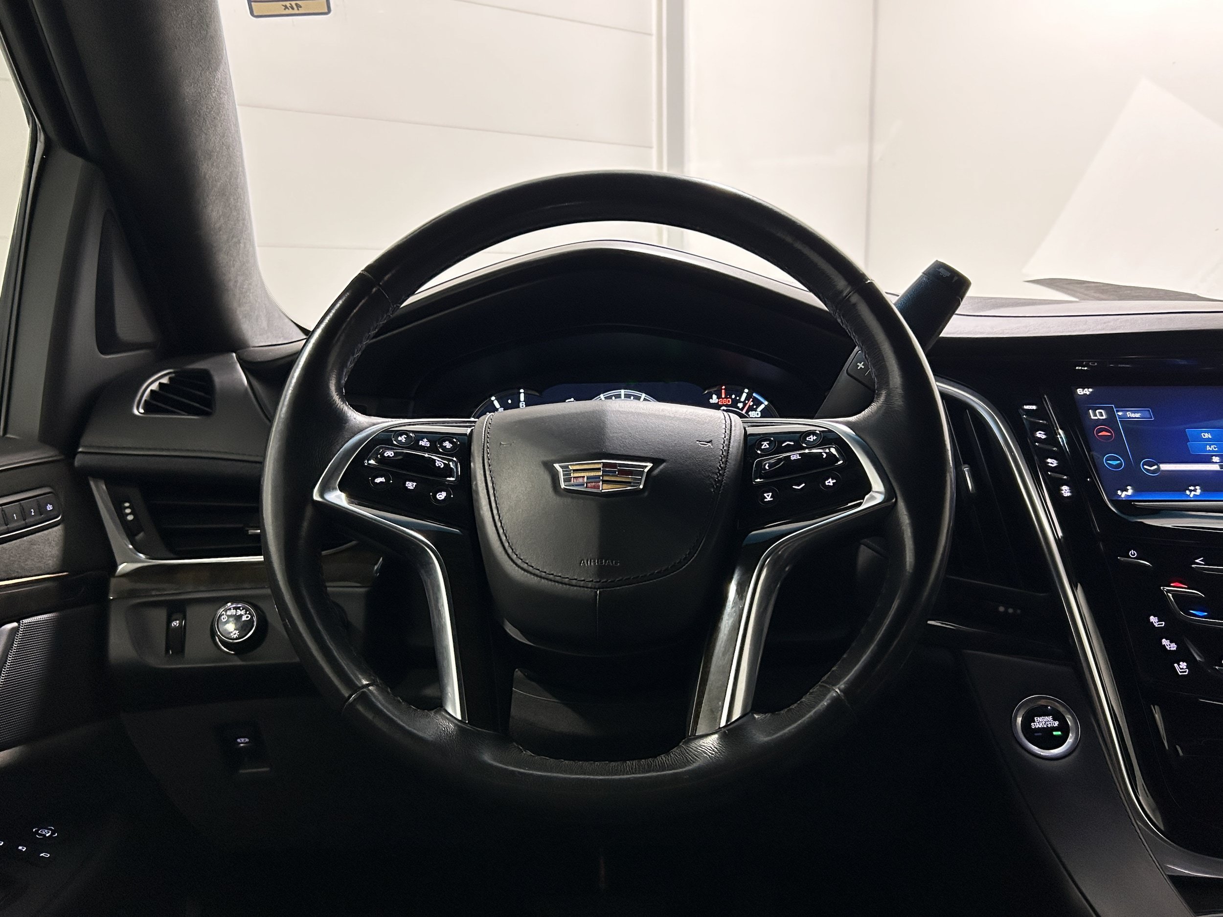Used 2019 Cadillac Escalade ESV Platinum AWD/4WD image 16