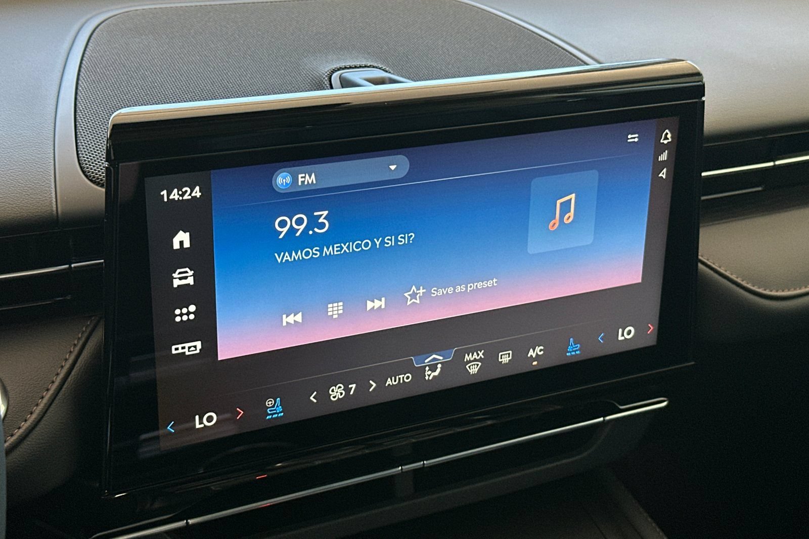 New 2026 Lincoln Nautilus Reserve AWD/4WD image 17
