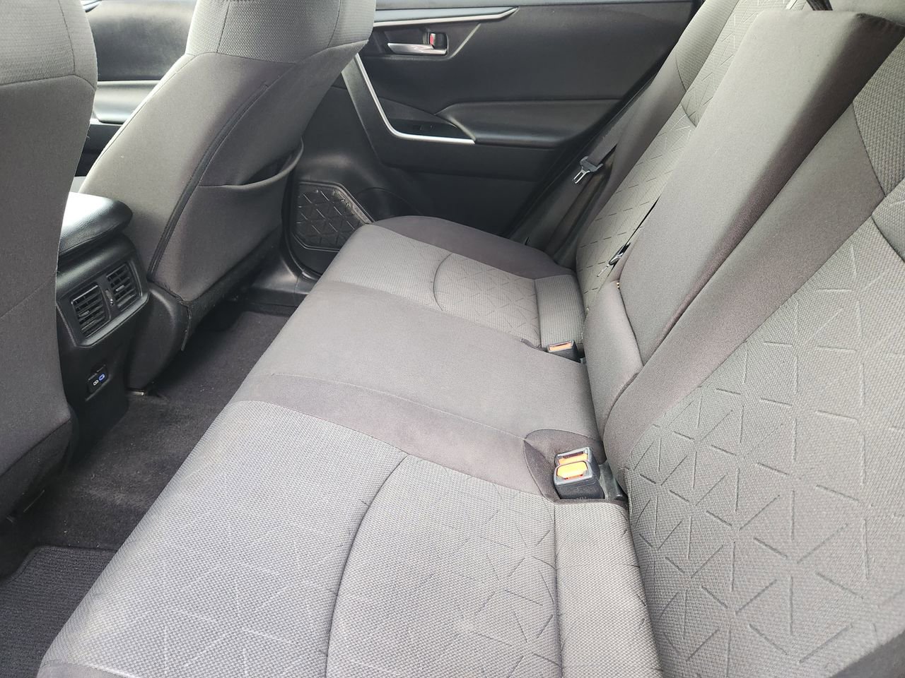 Used 2022 Toyota RAV4 XLE w/ Convenience Package image 29