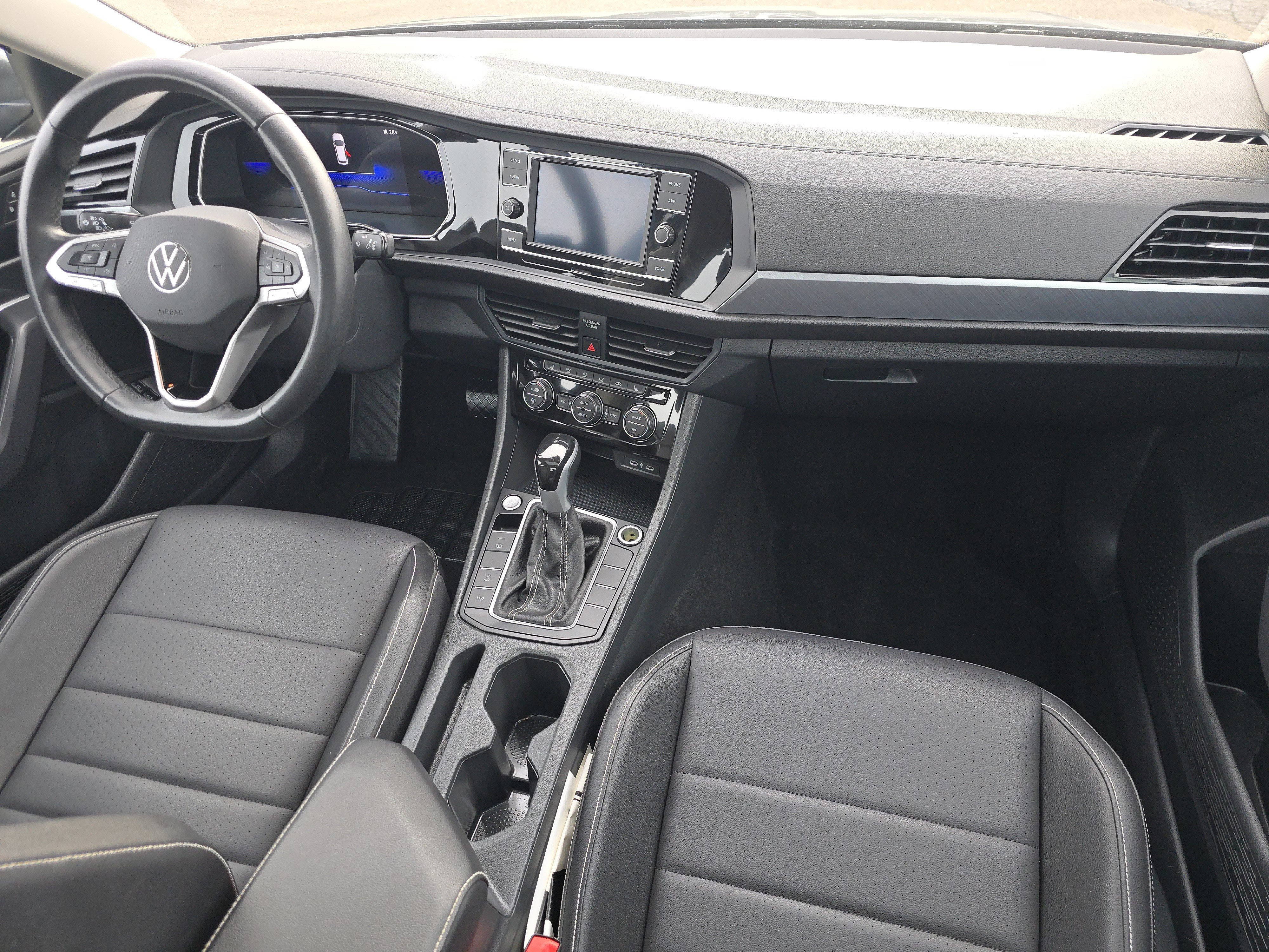 Used 2024 Volkswagen Jetta SE image 16