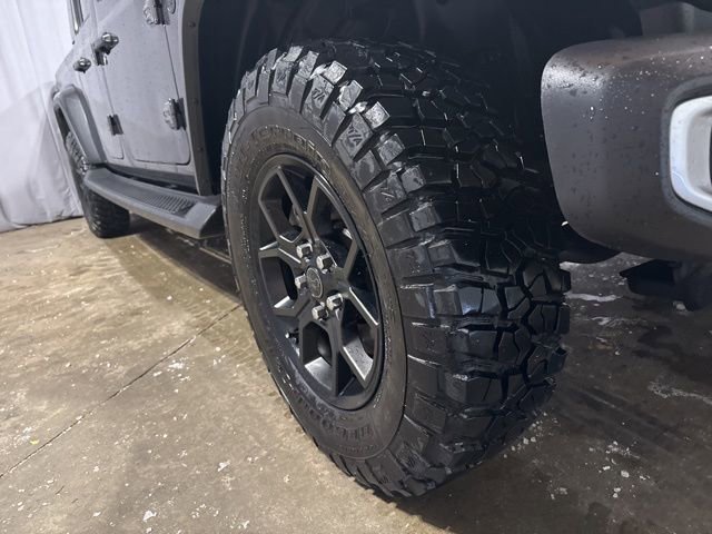 Used 2025 Jeep Gladiator Sport image 17