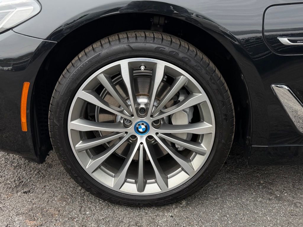 Used 2022 BMW 530e RWD image 9