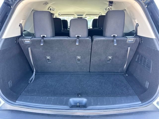 Used 2025 Nissan Pathfinder SV AWD/4WD image 11