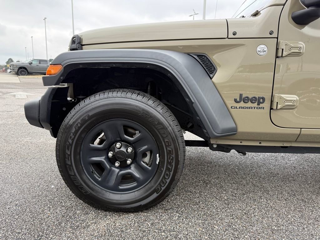 Used 2020 Jeep Gladiator Sport image 23