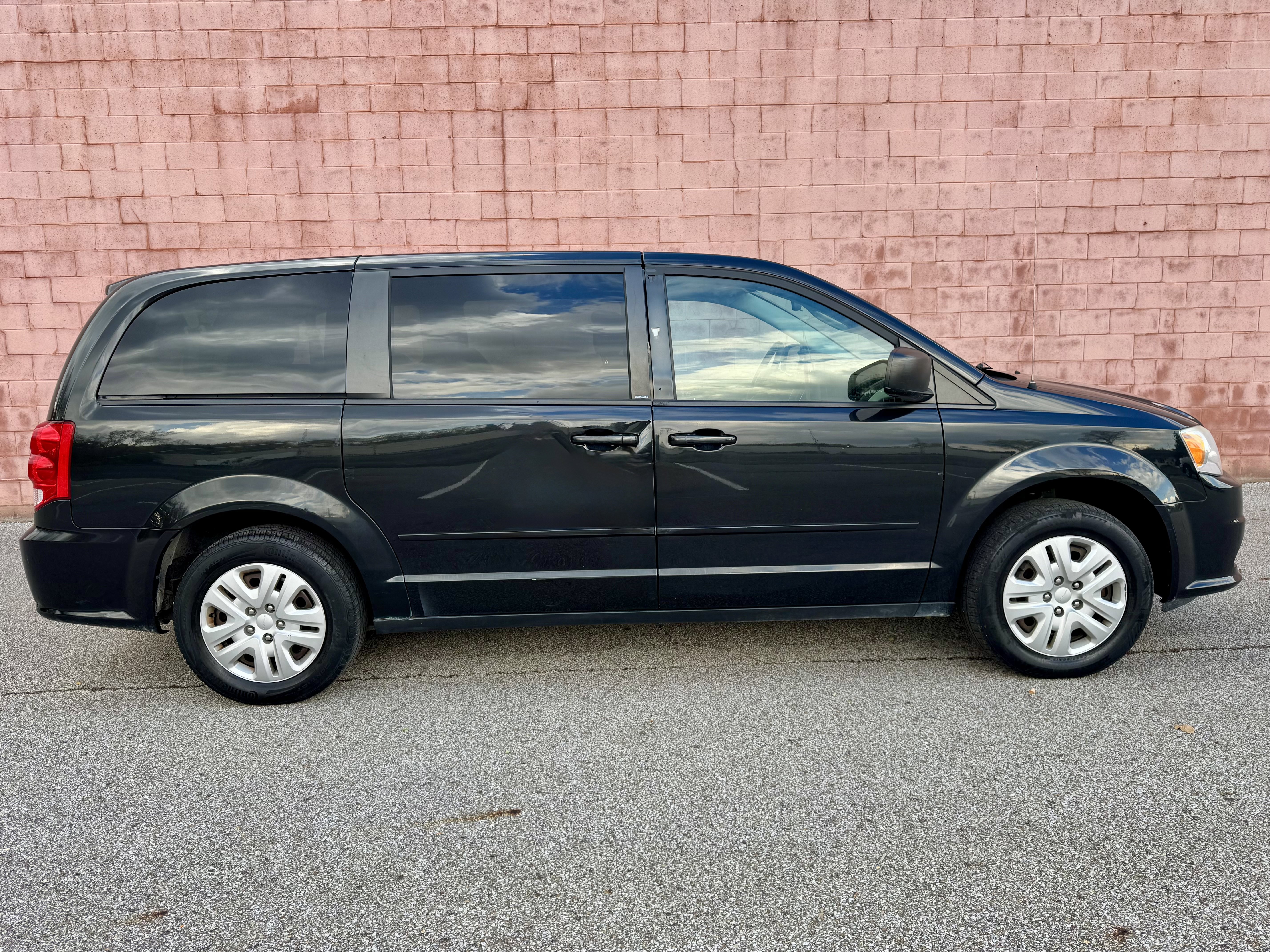 Used 2014 Dodge Grand Caravan SE w/ Quick Order Package 29E SE image 3