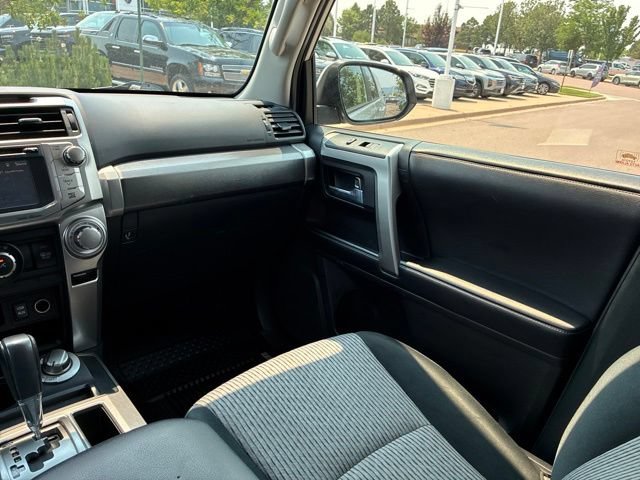 Used 2017 Toyota 4Runner SR5 AWD/4WD image 20