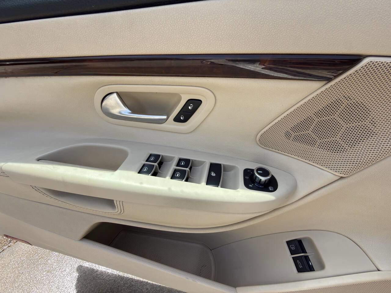 Used 2012 Volkswagen Eos Lux FWD image 59