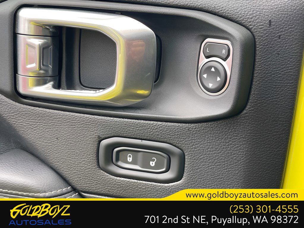 Used 2023 Jeep Wrangler Sahara AWD/4WD image 25