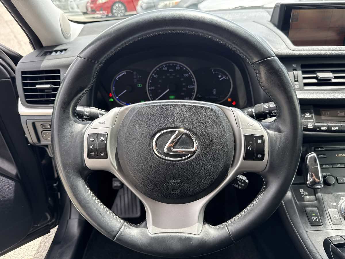 Used 2011 Lexus CT 200h Premium w/ Leather Pkg FWD image 24