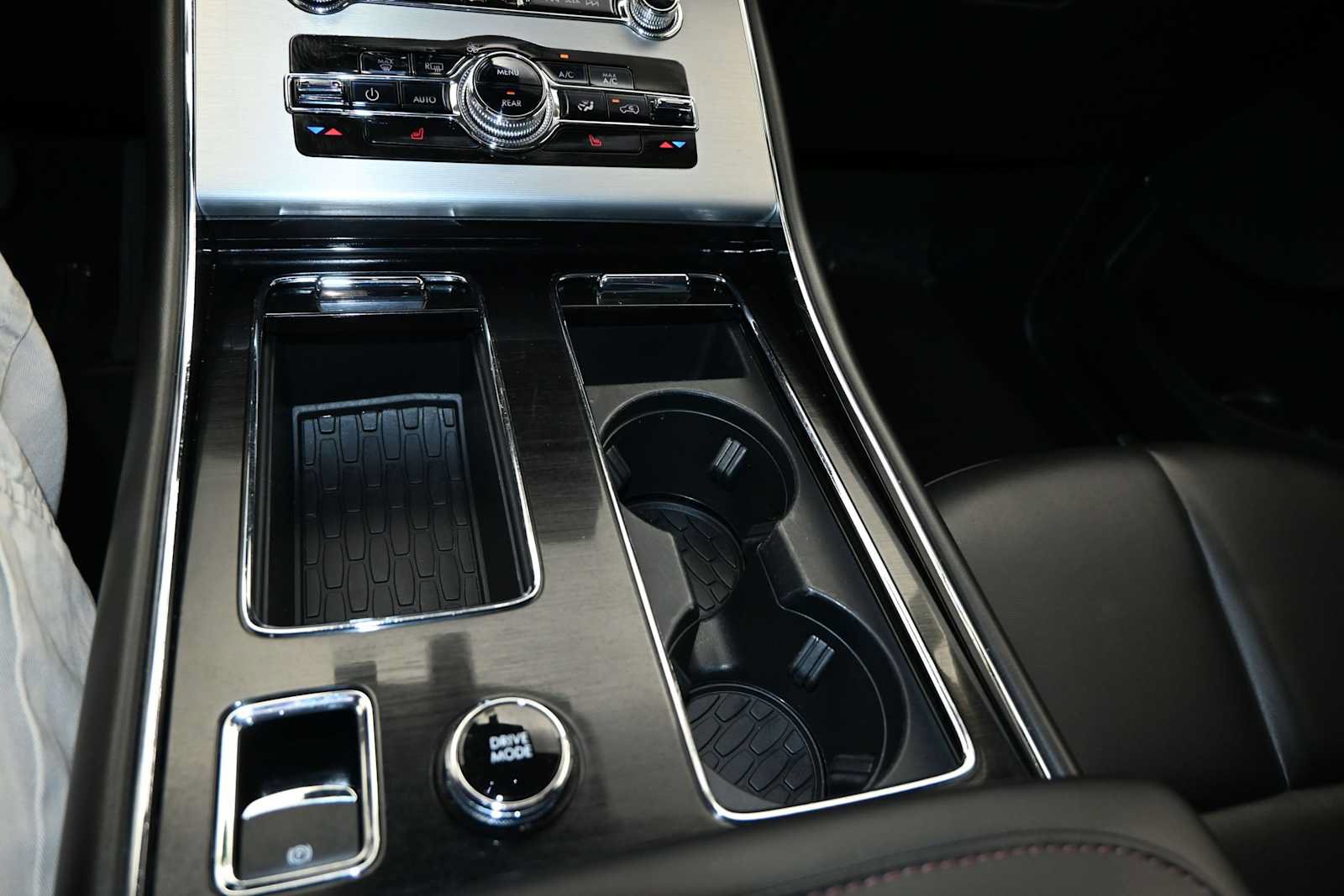 Used 2023 Lincoln Aviator AWD w/ Premium Package image 12