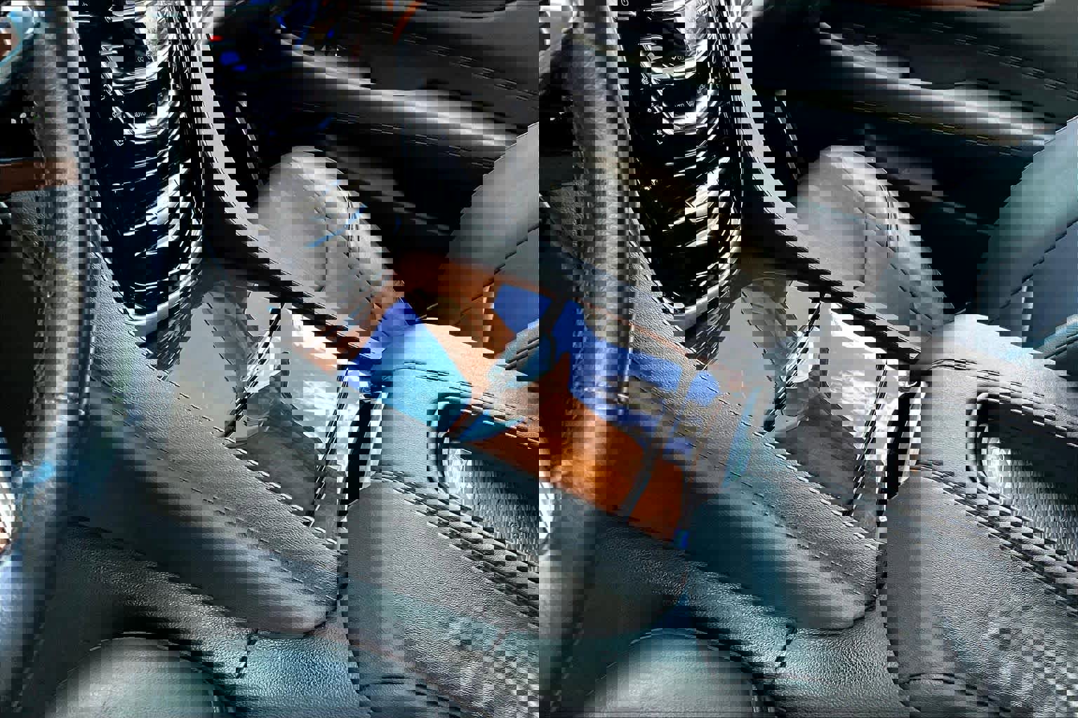 Used 2017 Cadillac Escalade Premium Luxury image 13