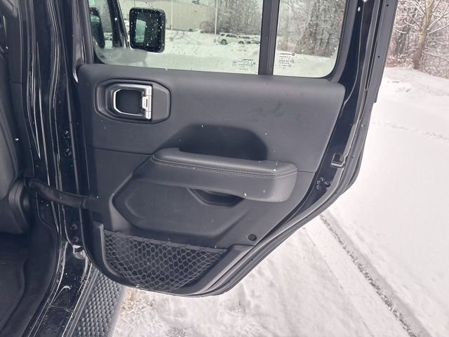 Used 2018 Jeep Wrangler Unlimited Sahara w/ Cold Weather Group image 13