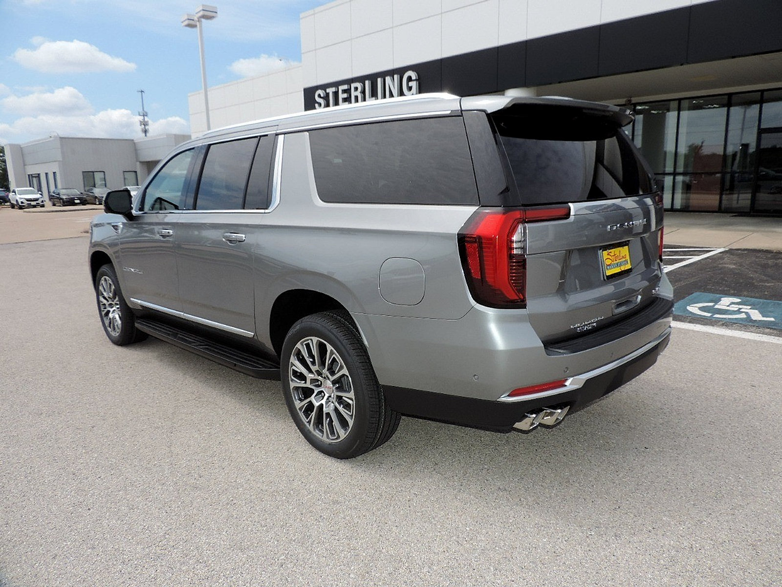 New 2026 GMC Yukon XL Denali w/ Advanced Technology Package AWD/4WD image 7
